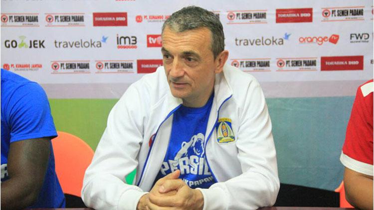 Milomir Seslija mengakui bahwa Semen Padang tak semestinya berada di papan bawah klasemen Liga 1. Copyright: Media Officer Persiba Balikpapan