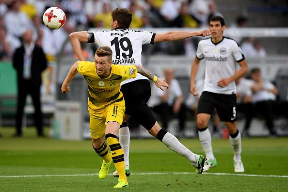Bintang Borussia Dortmund, Marco Reus mendapatkan cedera pada laga final DFB Pokal kontra Eintracht Frankfurt. Copyright: Matthias Hangst/Bongarts/Getty Images