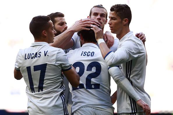 Para pemain Real Madrid tengah melakukan selebrasi. Copyright: Gonzalo Arroyo Moreno/Getty Images