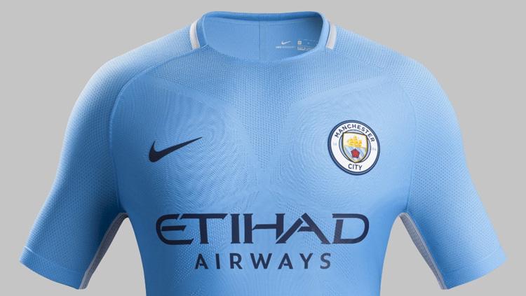 Tampilan jersey Manchester City musim 2017/18. Copyright: mancity.com