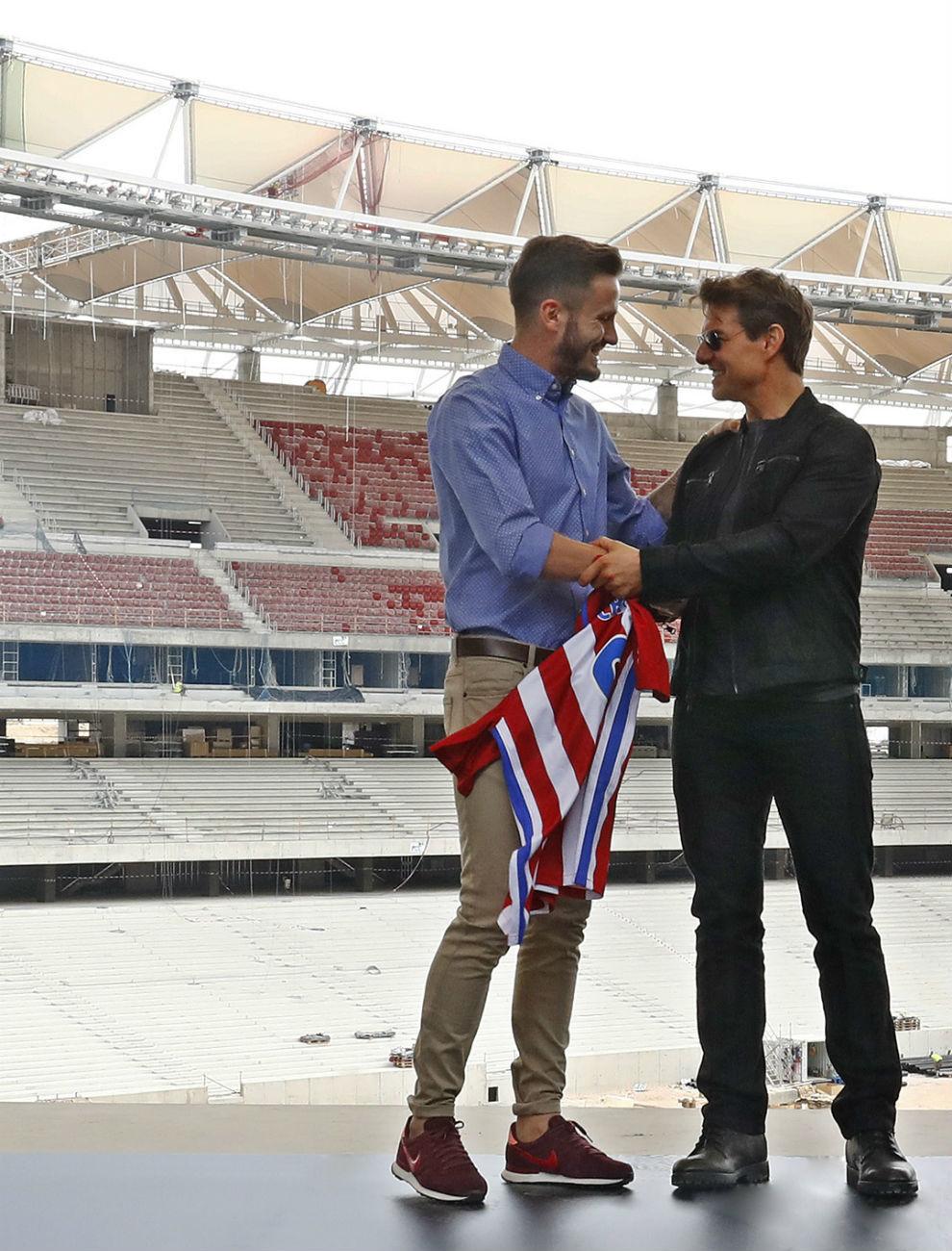 Bintang Atletico Madrid, Saul Niguez dan aktor tampan Tom Cruise. Copyright: Internet/Marca.com