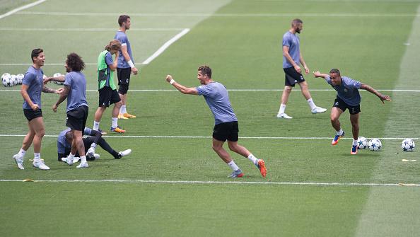 Cristiano Ronaldo (tengah) saat sedang latihan bersama rekan setimnya, Real Madrid. Copyright: Denis Doyle/GettyImages