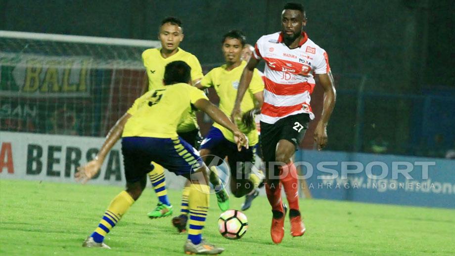Boubacar Sanogo, menandai debutnya sebagai starter dengan gol pertama MU. Copyright: Ian Setiawan/Indosport