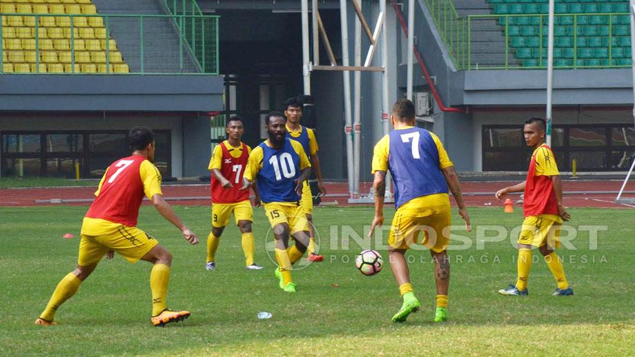 Tim Semen Padang saat latihan yang akan menghadapi kontra Barito Pura. Copyright: Taufik Hidayat/Indosport