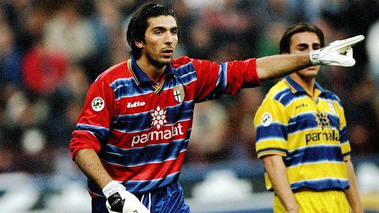 Performa impresif Buffon ketika masih di Parma, membuat beberapa tim besar meliriknya kala itu. Copyright: ESPNFC