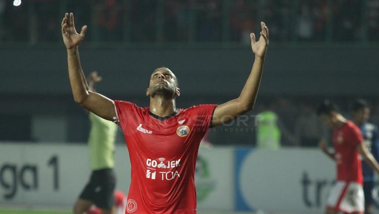 Marquee player Persija Jakarta, Bruno Alves melakukan selebrasi usai mencetak gol ke gawang Arema FC.
