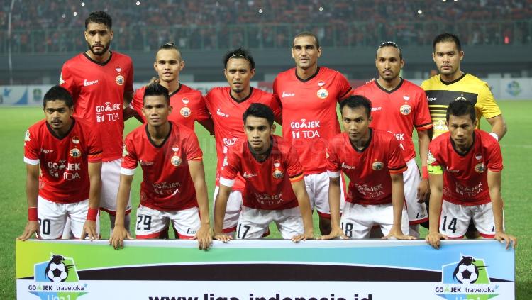 Skuat utama Persija Jakarta saat menghadapi Arema FC.