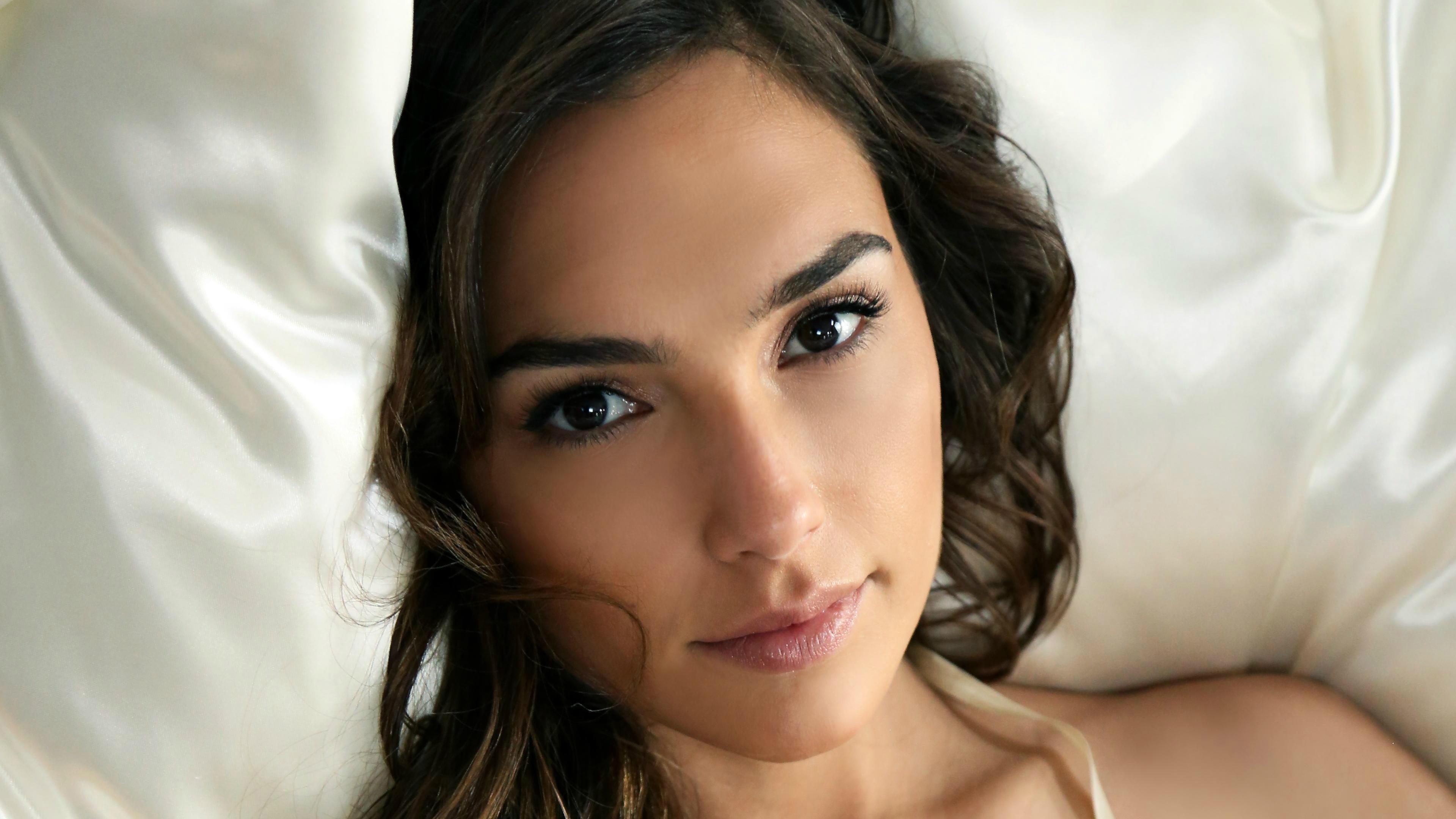 Di tengah kesibukannya sehari-hari sebagai seorang aktris film, Gal Gadot ternyata masih menyempatkan diri untuk tetap berolahraga.