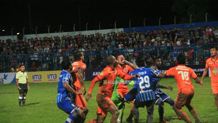 Persiba unggul dengan skor 3-2 di derby Borneo. Copyright: persibabalikpapan.com