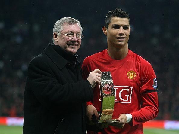 Ronaldo dan Ferguson berpose bersama dalam penghargaan FIFA World Player of the Year. Copyright: Getty Images