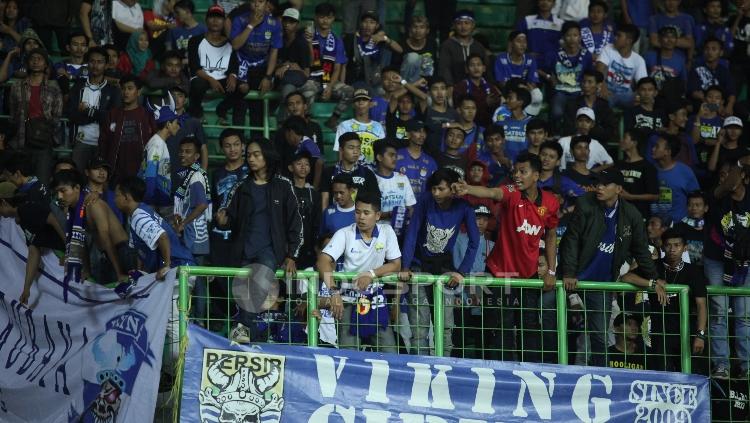 Pendukung Persib Bandung, Bobotoh yang hadir di Stadion Patriot Candrabhaga, Kota Bekasi.
