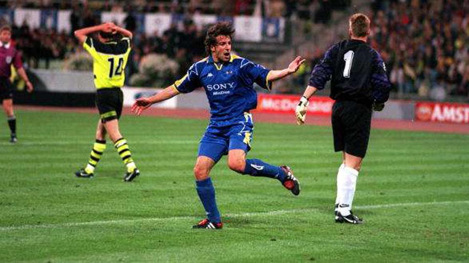 Allesandro Del Piero saat mencetak gol untuk Juventus di final Liga Champions 1997. Copyright: Sportskeeda