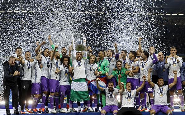 Selebrasi para pemain Real Madrid usai memastikan diri menjadi juara Liga Champions 2016/17. Copyright: INDOSPORT