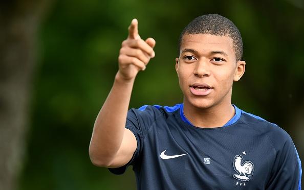 Kylian Mbappe ketika latihan bersama Timnas Prancis. Copyright: FRANCK FIFE / Staff