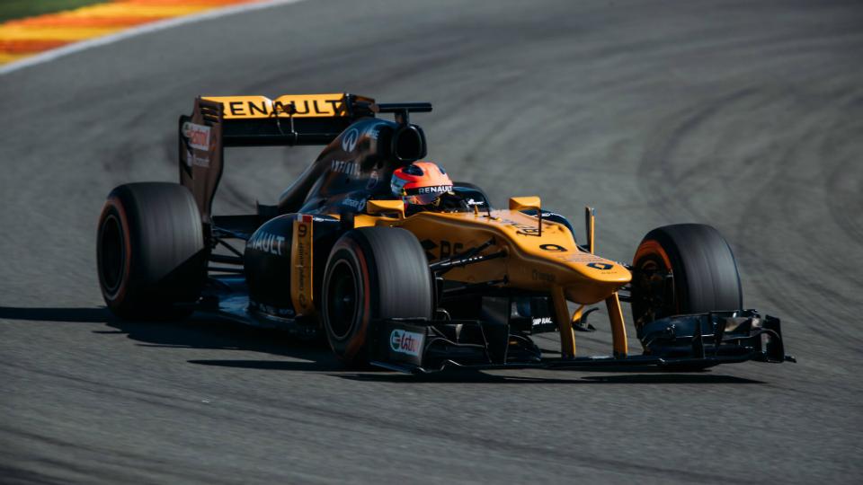 Robert Kubica kembali menjajal mobil Formula 1. Copyright: Twitter/Renault