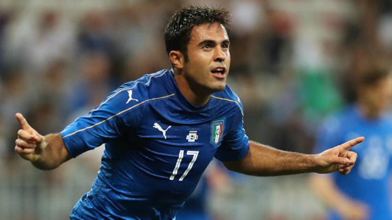 Eder merayakan golnya ke gawang Uruguay. - INDOSPORT