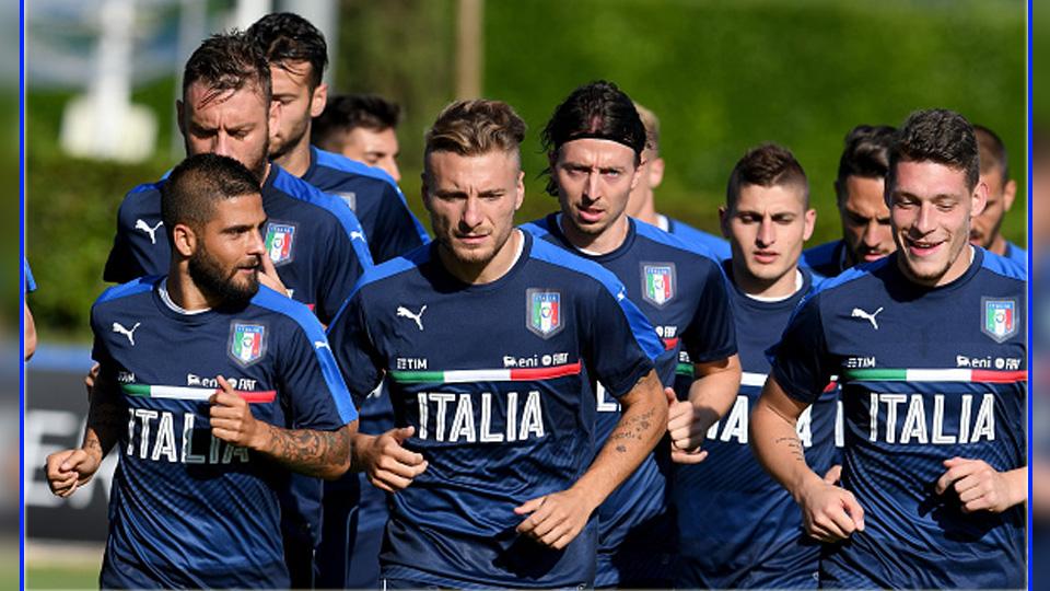 Lorenzo Insigne (kiri), Ciro Immobile (tengah), Andrea Belotti saat lathan bersama Timnas Italia. Copyright: INDOSPORT