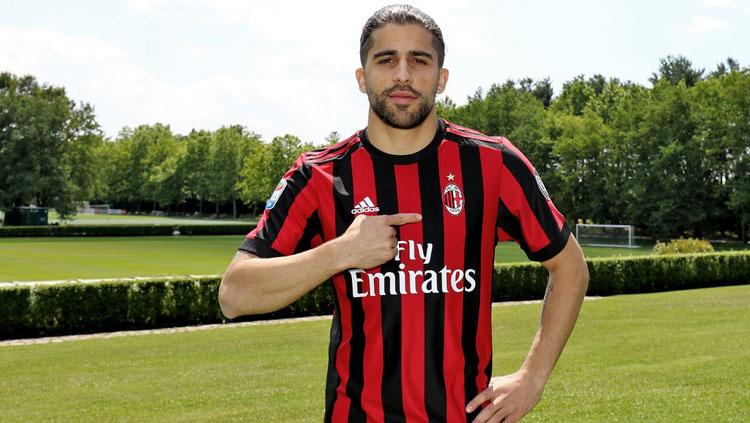 AC Milan akhirnya membuang Ricardo Rodriguez ke klub semenjana Serie A Italia, Torino pada bursa transfer kali ini. - INDOSPORT
