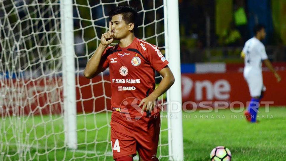 Pemain Semen Padang, Tambun Naibaho Copyright: Taufik Hidayat/Indosport