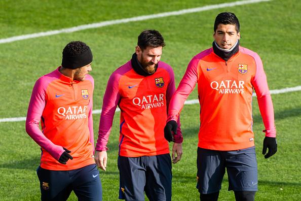 Trio MSN Barcelona, Lionel Messi, Luis Suarez, dan Neymar Jr saat sedang latihan. Copyright: INDOSPORT