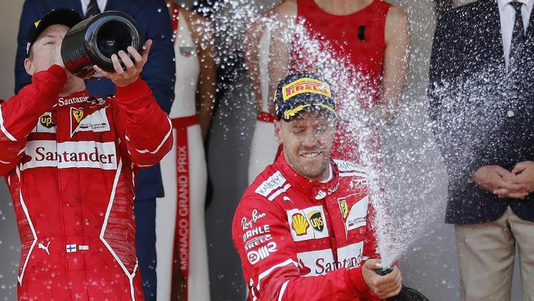 Sebastian Vettel dan Kimi Raikkonen di GP Monaco 2017. Copyright: AP Photo/Frank Augstein