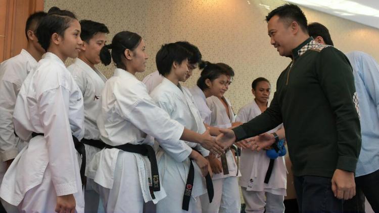Imam Nahrawi tinjau latihan karate.