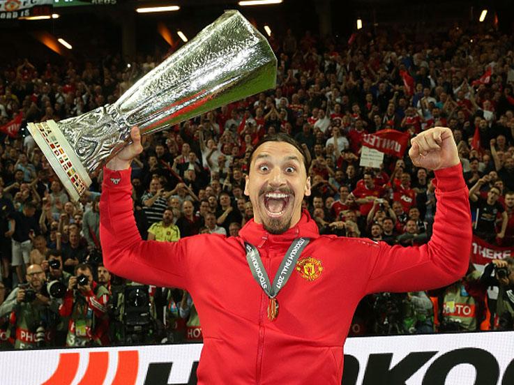 Zlatan Ibrahimovic merayakan gelar juara Liga Europa. Copyright: Getty Images