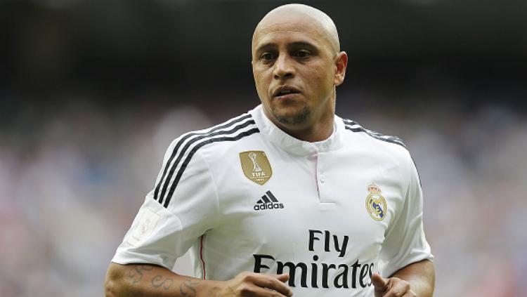 Roberto Carlos, pemain sepak bola yang pernah membela Real Madrid, menunjukkan kemampuannya di laga amal Soccer Aid 2019.