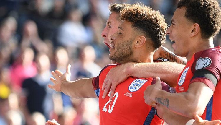 Pemain Inggris merayakan gol. Copyright: Tiwtter/@England