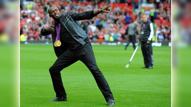 Pelari asal Jamaika, Usain Bolt ketika berkunjung ke Old Trafford. Copyright: Getty Images