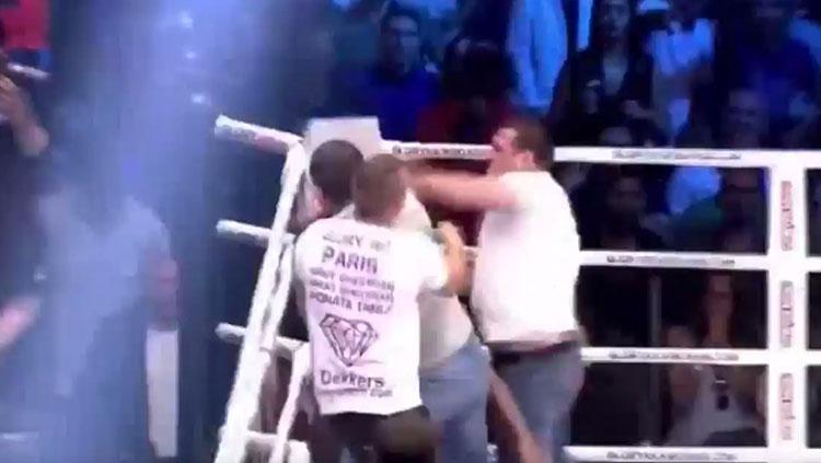 Seorang petarung MMA di Paris menjadi korban pemukulan oleh tiga orang penonton.