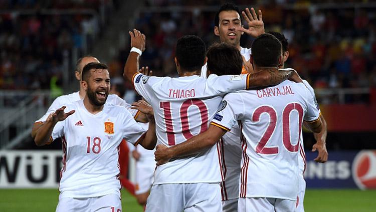 Pemain%20Spanyol%20melakukan%20selebrasi.