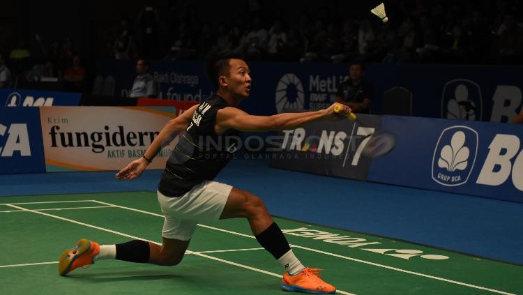 Aksi Ihsan Maulana Mustofa saat melawan Wei Nan di Indonesia Open 2017.