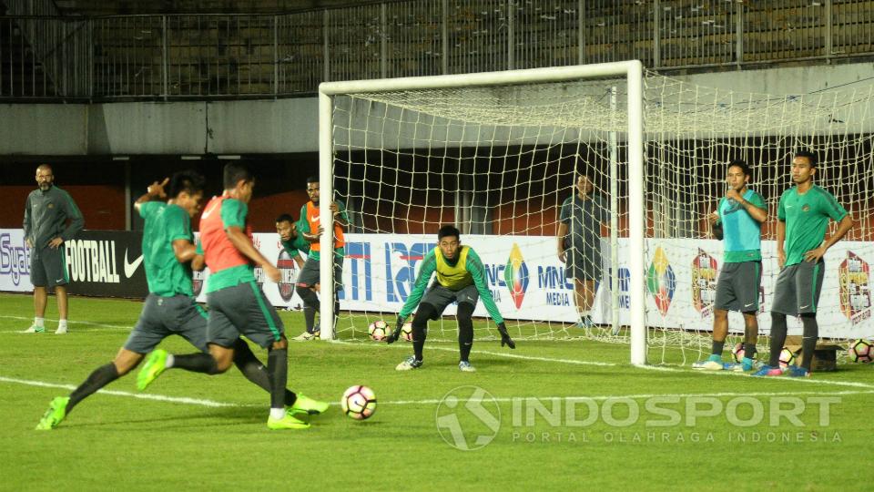 Timnas Indonesia uji coba lapangan Stadion Maguwoharjo Copyright: INDOSPORT/Prima Pribadi