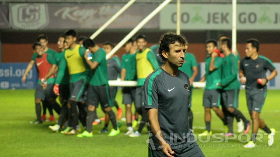 Timnas Indonesia uji coba lapangan Stadion Maguwoharjo Copyright: INDOSPORT/Prima Pribadi