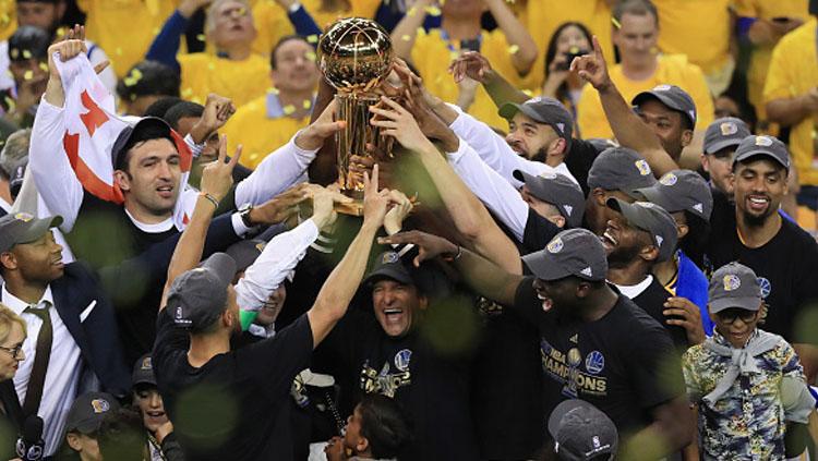 Golden State Warriors berhasil memenangkan pertandingan sekaligus menambah koleksi trofi NBA.