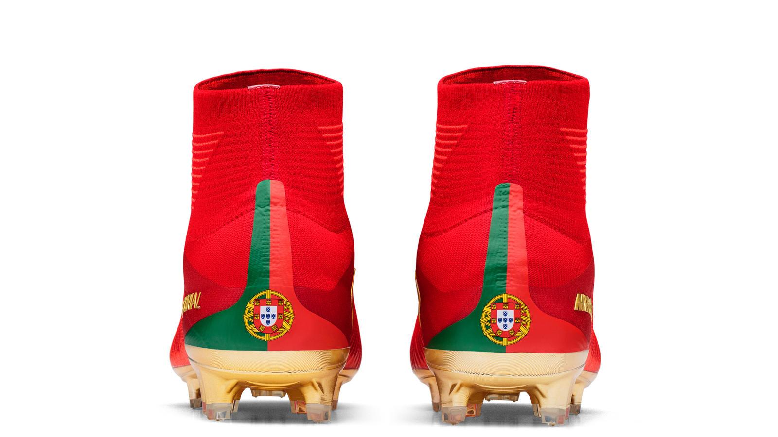 Sepatu Spesial Ronaldo. Copyright: Nike