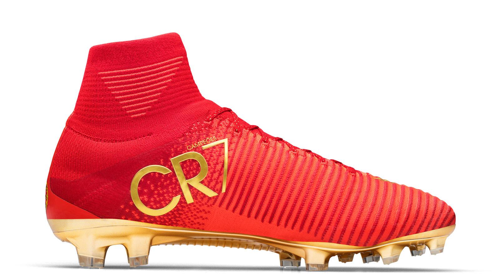 Sepatu Spesial Ronaldo. Copyright: Nike
