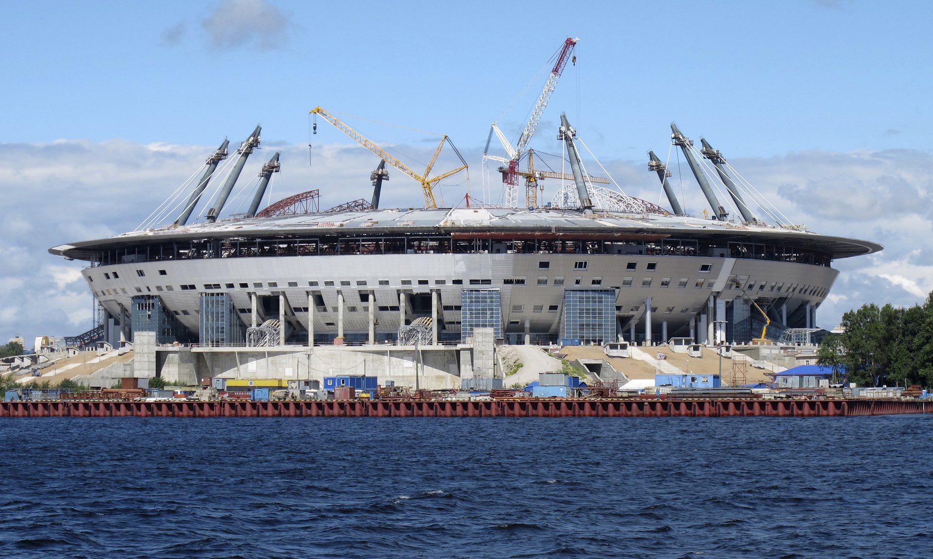 Stadion Zenit ketika dalam pembangunan pada tahun 2015 lalu. Copyright: Internet/Theguardian.com