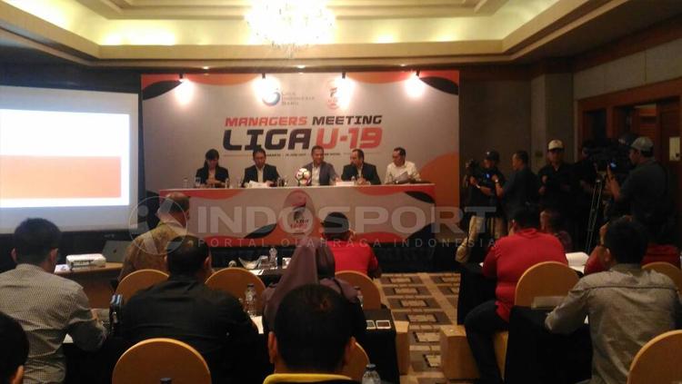 Situasi manager meeting Liga U-19 2017. Copyright: Zainal/INDOSPORT