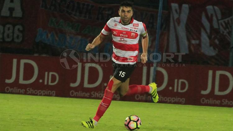 Bek andalan Madura United, Fabiano Beltrame. Copyright: Ian/INDOSPORT