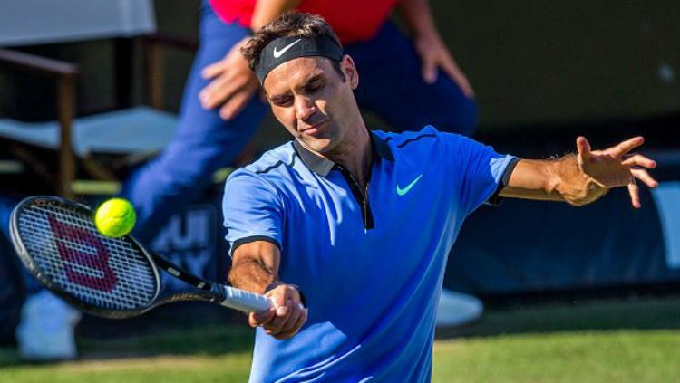 Roger Federer kalah dari Tommy Haas di Stuttgart Terbuka 2017. - INDOSPORT