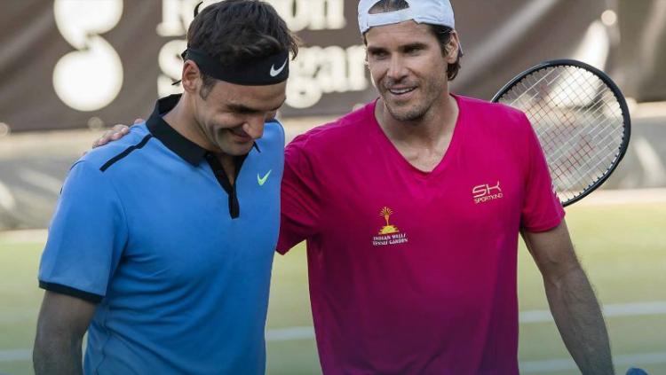 Roger Federer dan Tommy Haas. Copyright: Twitter/AsociacionTenisChile