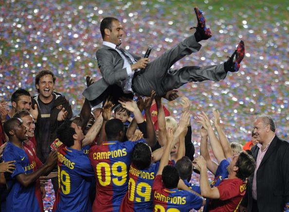 Pep Guardiola ketika berhasil memberikan gelar juara La Liga di tahun pertamanya bersama Barcelona. Copyright: 