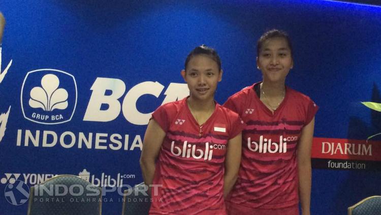 Della Destiara Haris/Rosyita Eka Putri Sari seusai pertandingan. Copyright: Lanjar Wiratri/INDOSPORT