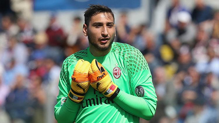 Gianluigi Donnarumma menolak tawaran kontrak bersama AC Milan. Copyright: INDOSPORT