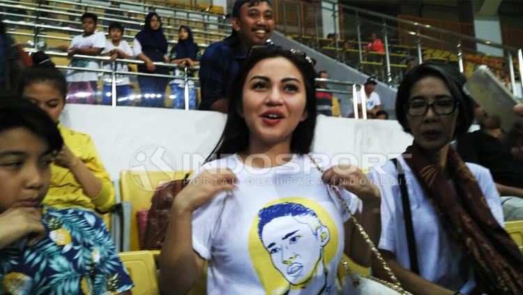 Ariel%20Tatum%20datang%20ke%20Stadion%20Wibawa%20Mukti%2C%20Cikarang%2C%20Bekasi%20menyaksikan%20Ryuji%20Utomo%20dan%20Persija%20Jakarta%20bertanding%20melawan%20Sriwijaya%20FC.
