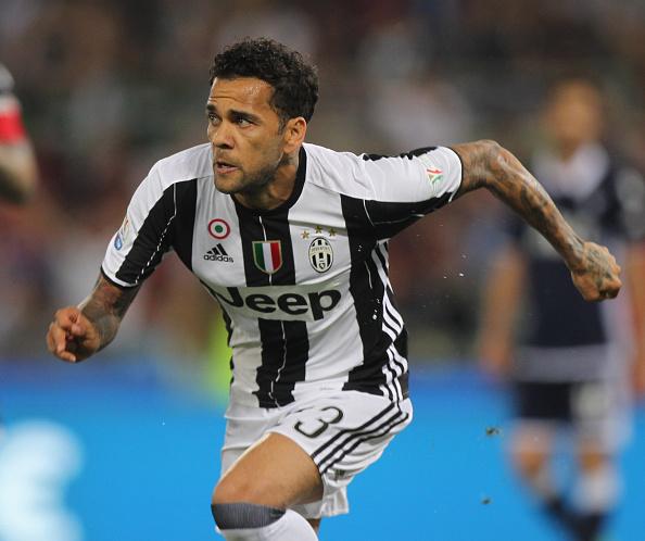 Dani Alves, bek kanan Juventus. Copyright: INDOSPORT