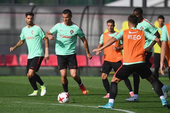 Cristiano Ronaldo saat sedang latihan bersama Timnas Portugal untuk berjibaku di Confederasi Cup 2017. Copyright: INDOSPORT