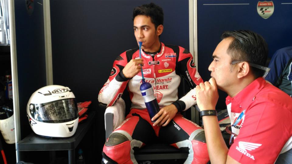 Andi Gilang saat melakoni kualifikasi di Catalunya. Copyright: Astra Honda Racing Team